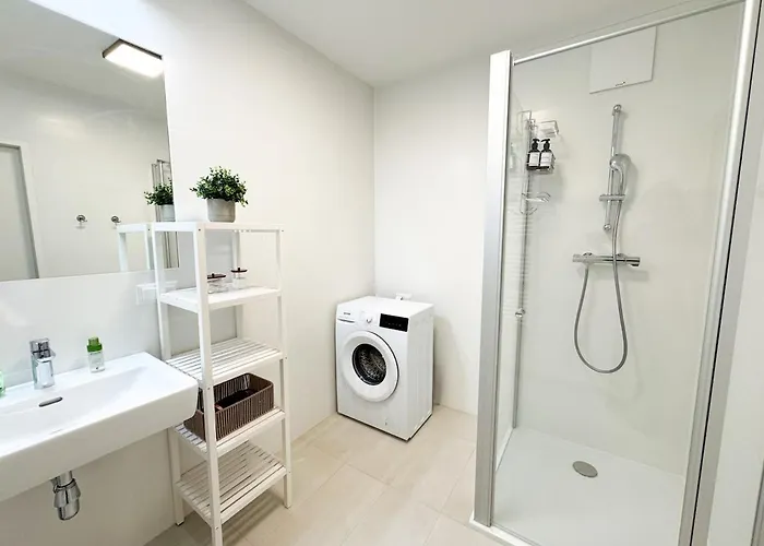 Modern & Spacious 2br With Balcony *