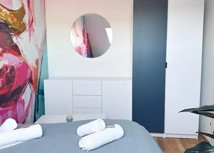 Modern & Spacious 2br With Balcony דירה *
