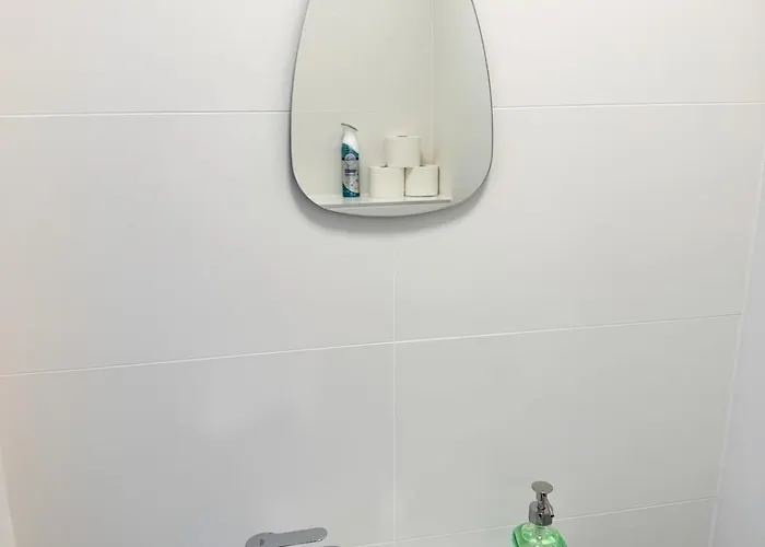 Modern & Spacious 2br With Balcony דירה *