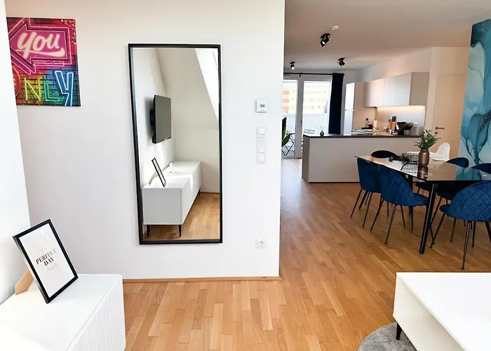 Modern & Spacious 2br With Balcony דירה וינה